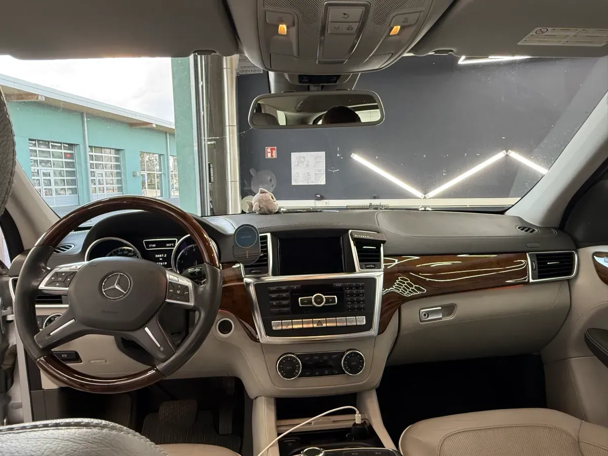 Mercedes-Benz M-Class 2012 photo 2