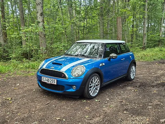 Mini Cooper S 2010 photo 2