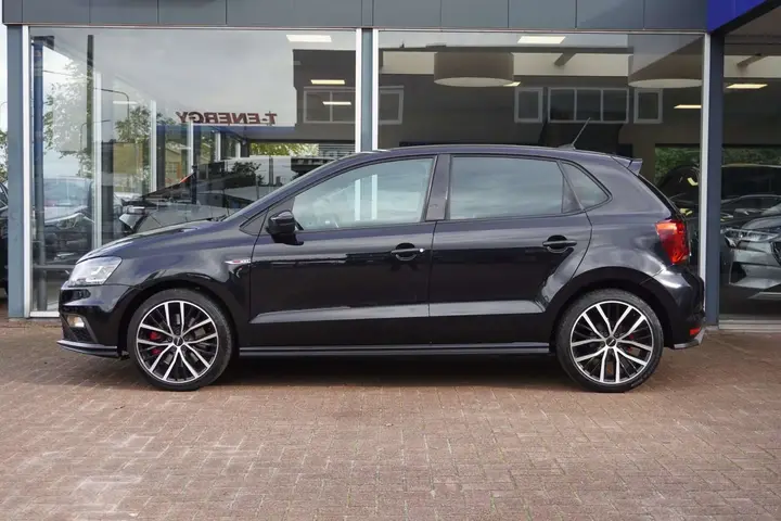 Volkswagen Polo 2015 photo 2