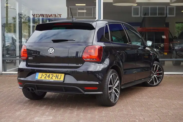 Volkswagen Polo 2015 photo 4
