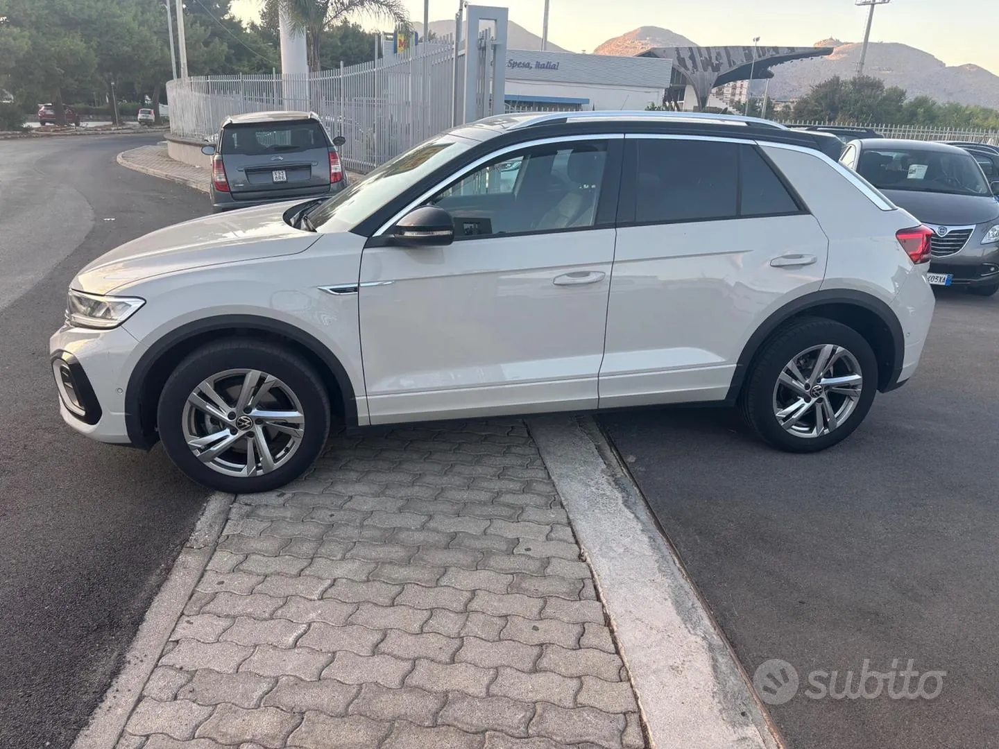 Volkswagen T-Roc 2022 photo 2