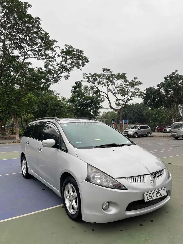 Mitsubishi Grandis 2005 photo 4