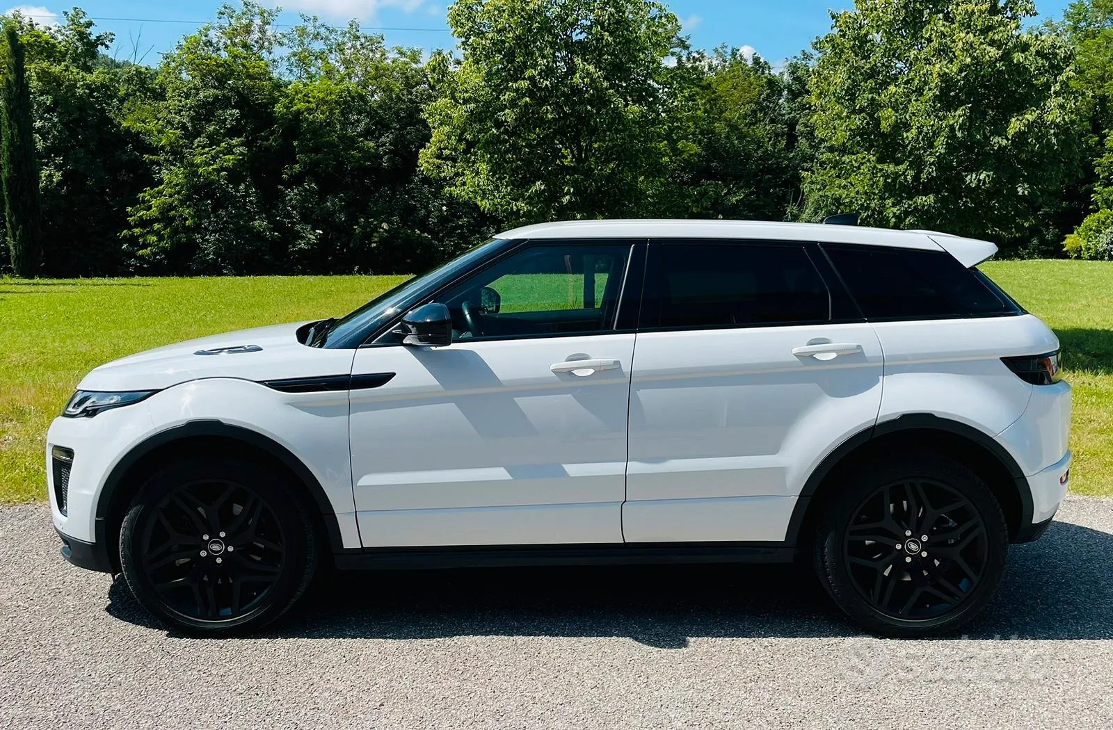 Land Rover Range Rover Evoque 2017 photo 2