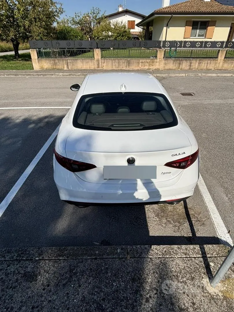 Alfa Romeo Giulia 2017 photo 5