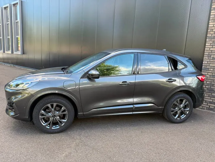 Ford Kuga 2023 photo 2