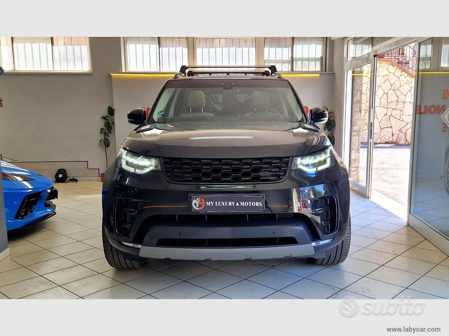 Land Rover Discovery 2017 photo 2