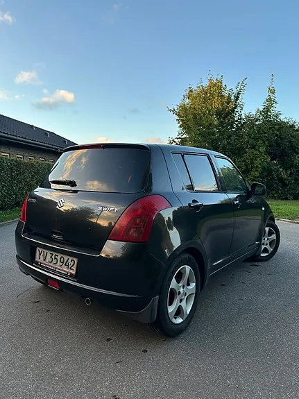 Suzuki Swift 2007 photo 4