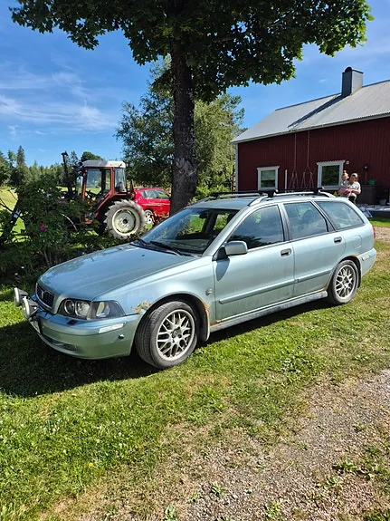 Volvo V40 2004 photo 2