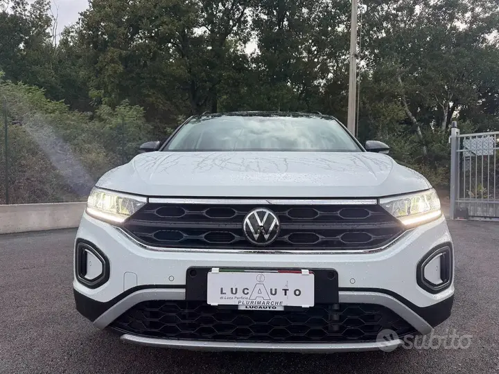 Volkswagen T-Roc 2023 photo 2