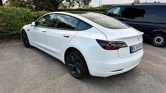 Tesla Model 3 2022 photo 3