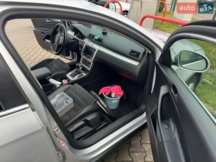 Volkswagen Passat 2010 photo 2