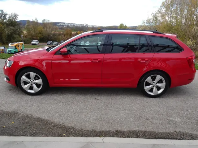 Skoda Octavia Combi 2018 photo 2