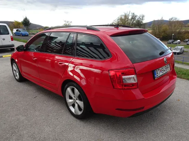 Skoda Octavia Combi 2018 photo 3