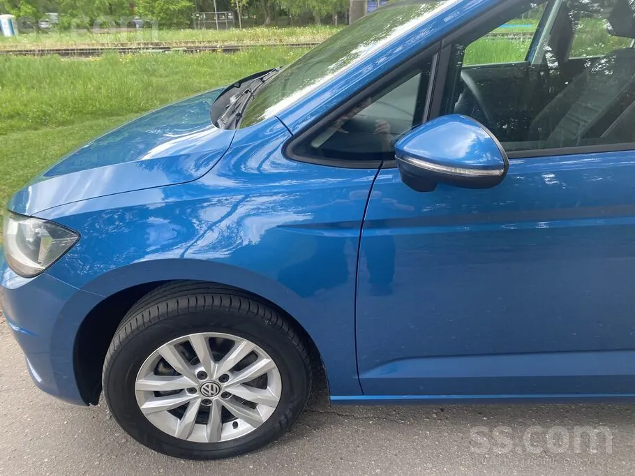 Volkswagen Touran 2018 photo 2