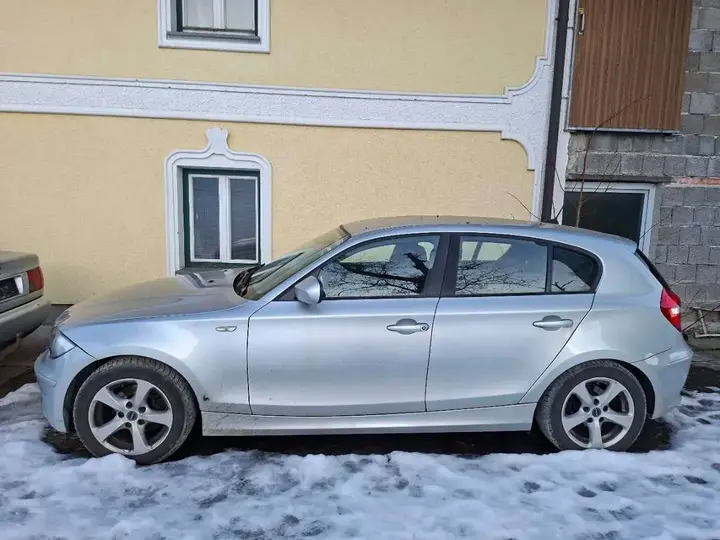 BMW 1 Series 2010 photo 2