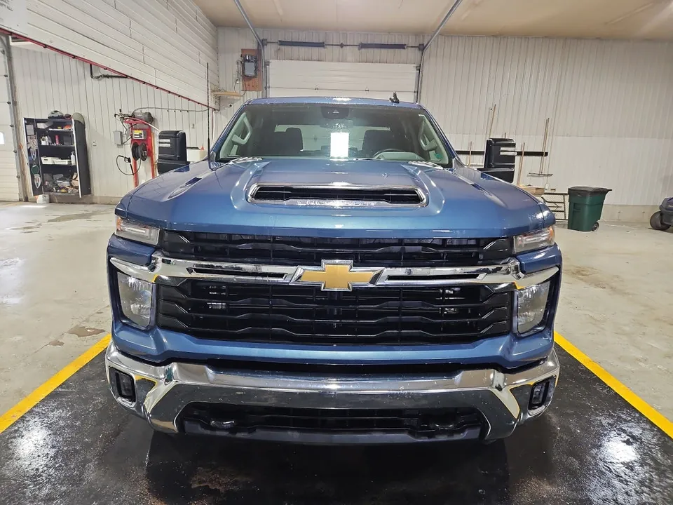 Chevrolet Silverado 2500Hd 2026 photo 2