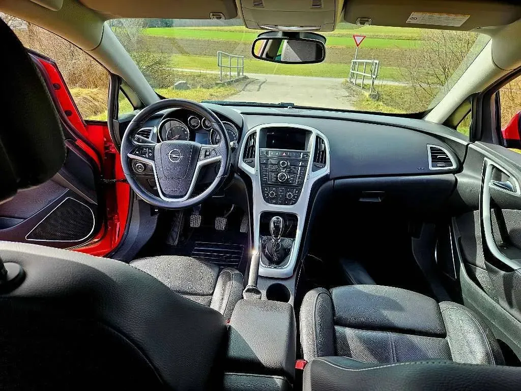 Opel Astra 2012 photo 3