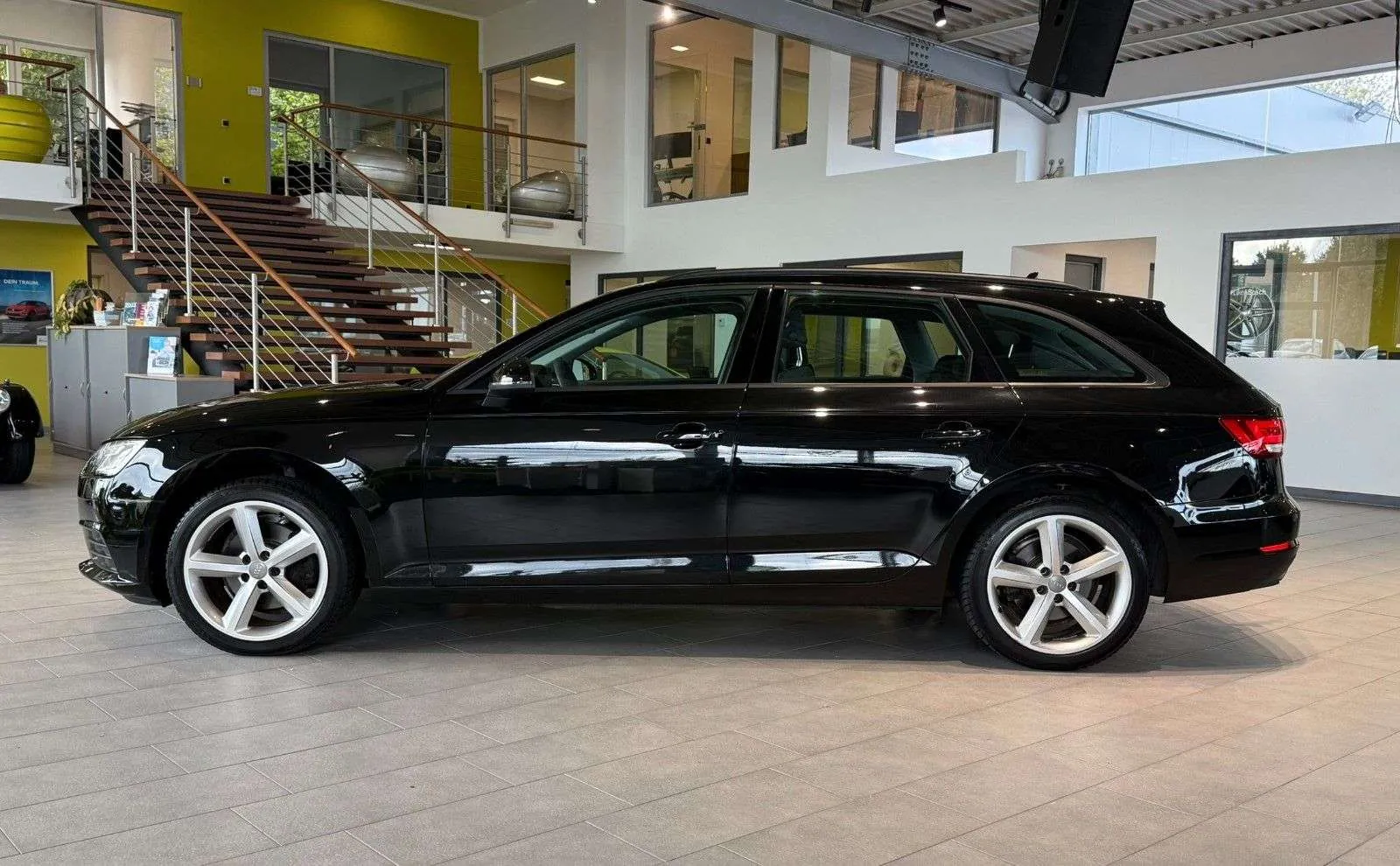 Audi A4 Avant 2017 photo 2