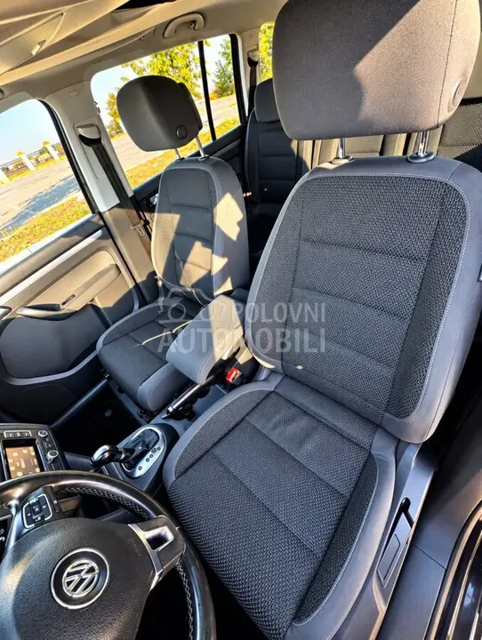 Volkswagen Touran 2012 photo 4