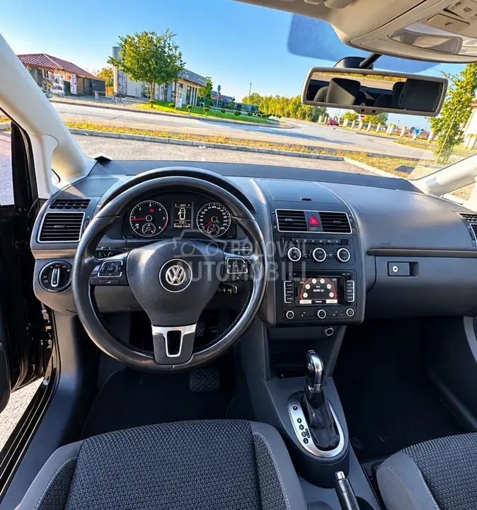 Volkswagen Touran 2012 photo 3