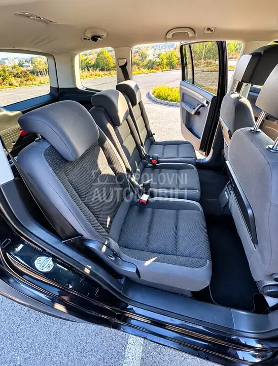 Volkswagen Touran 2012 photo 5