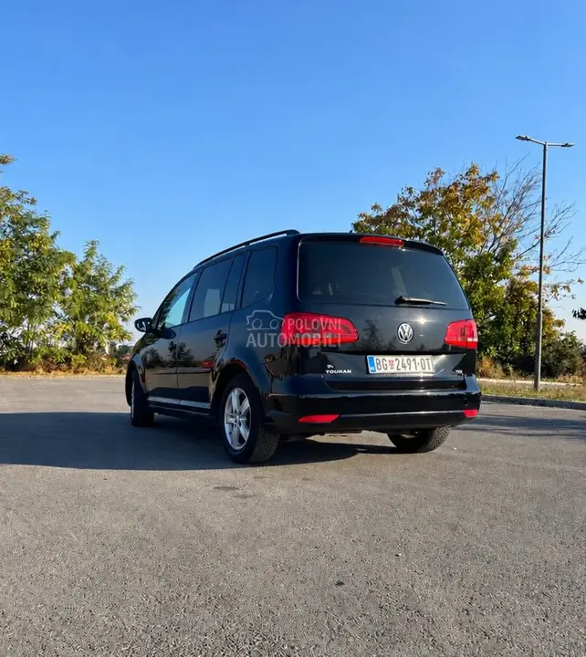 Volkswagen Touran 2012 photo 2