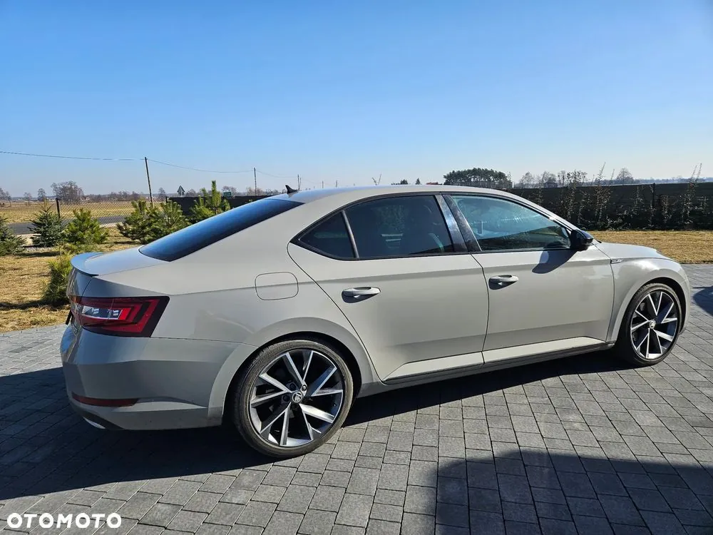 Skoda Superb 2018 photo 4