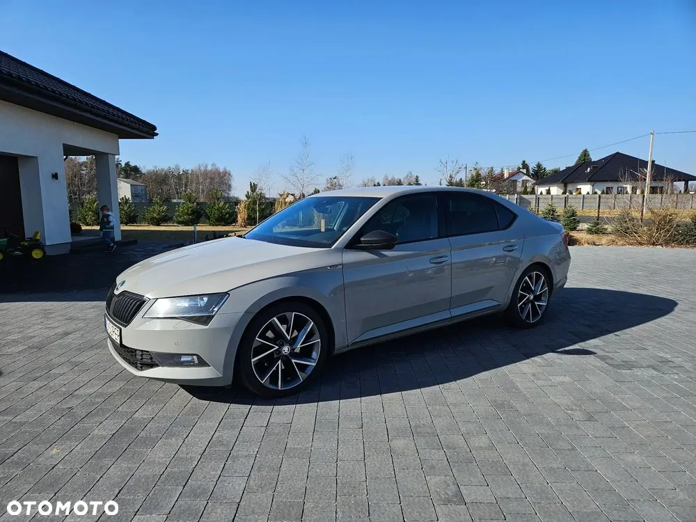 Skoda Superb 2018 photo 2