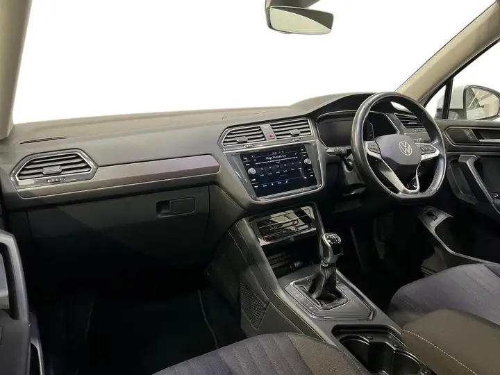 Volkswagen Tiguan Allspace 2023 photo 2