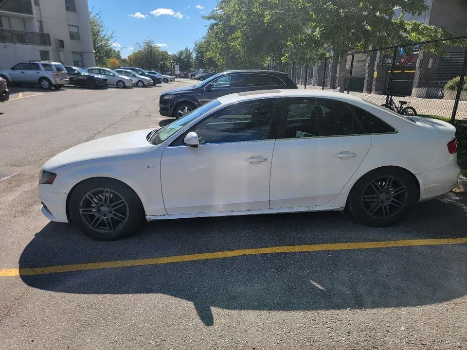 Audi A4 2010 photo 2