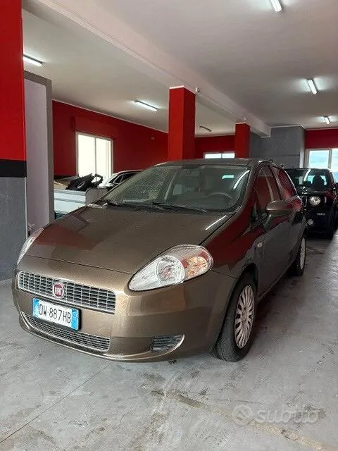 Fiat Grande Punto 2009 photo 2