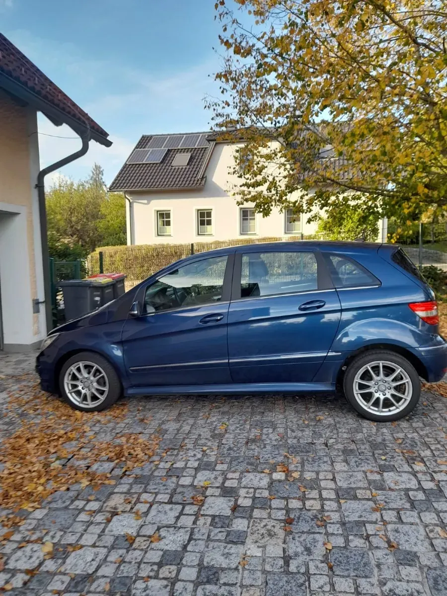 Mercedes-Benz B-Class 2011 photo 3