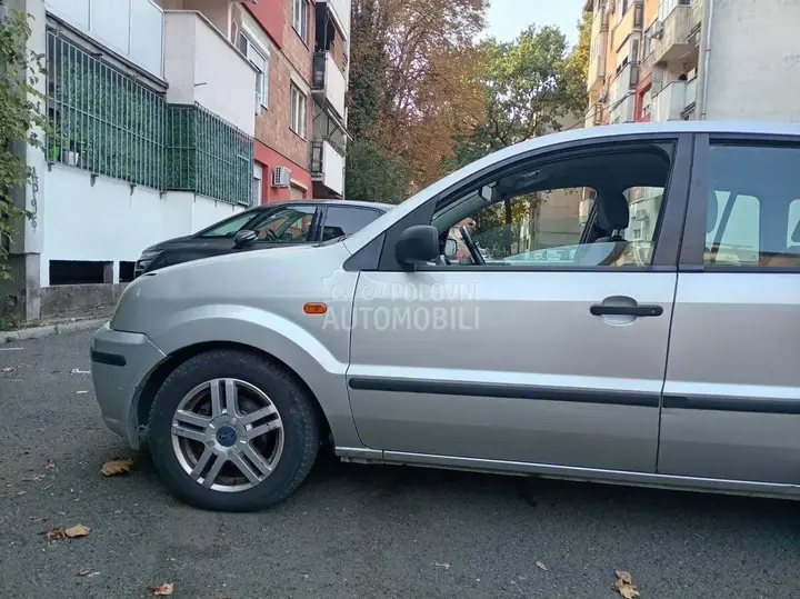 Ford Fusion 2002 photo 3