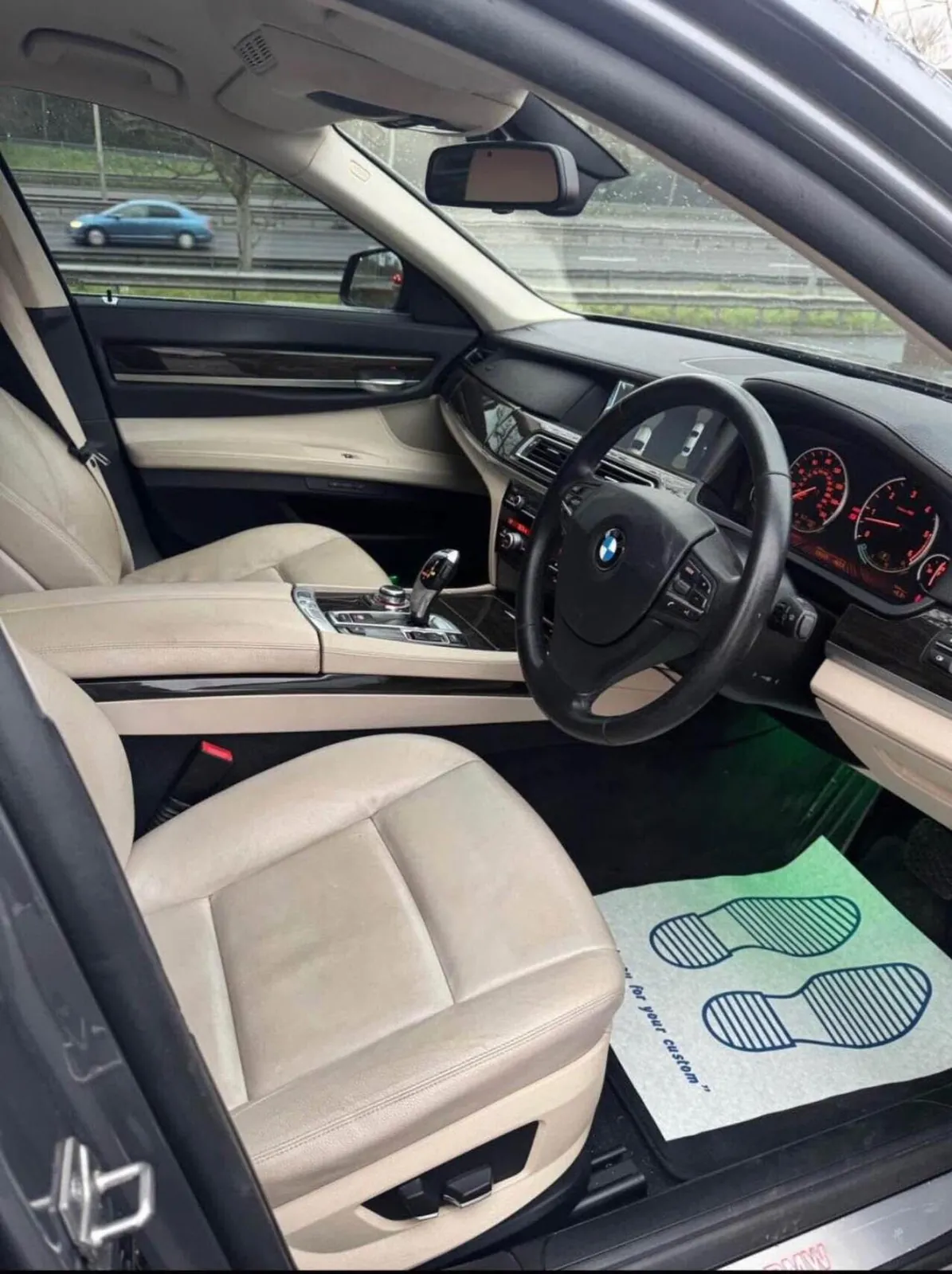 BMW 7 Series 2011 photo 5