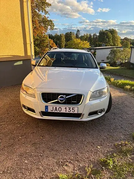 Volvo V70 2013 photo 2