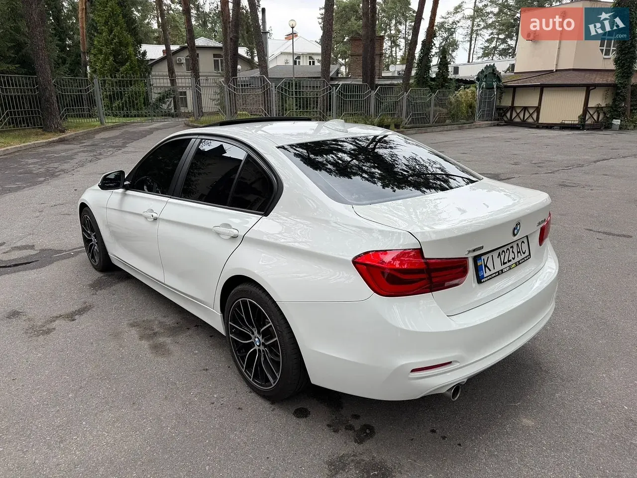 BMW 3 Series 2018 photo 4