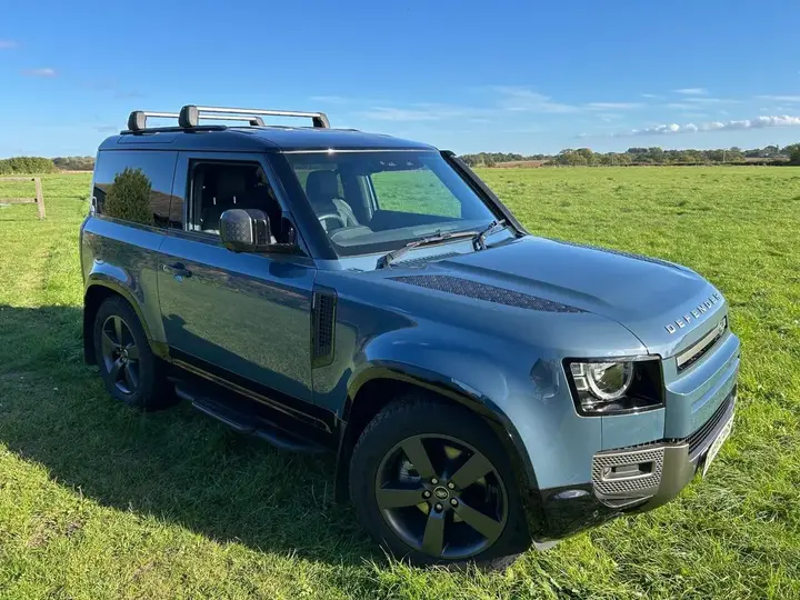 Land Rover Defender 2025 photo 2