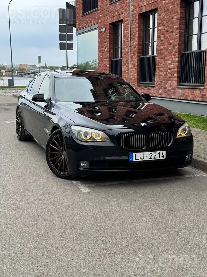 BMW 730
