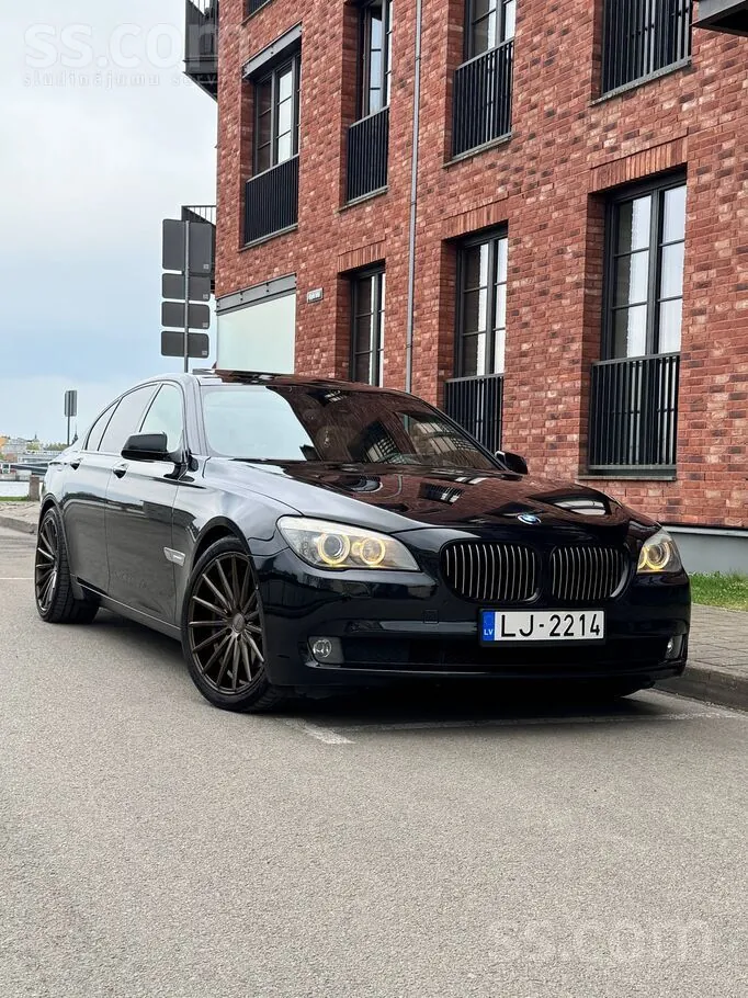 BMW 730 2009 photo 2