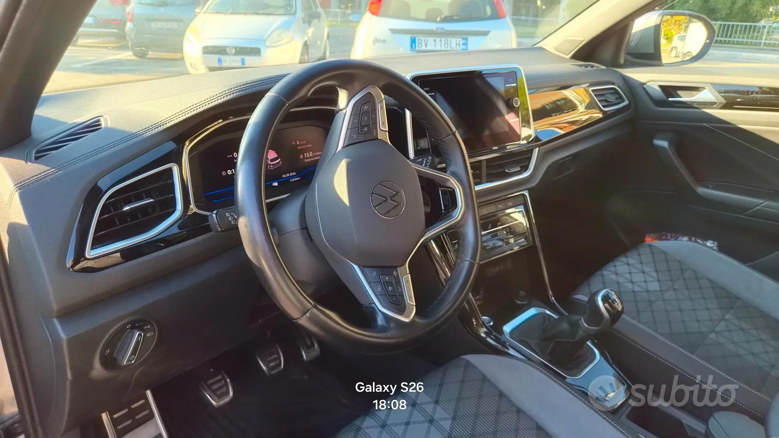 Volkswagen T-Roc 2023 photo 2