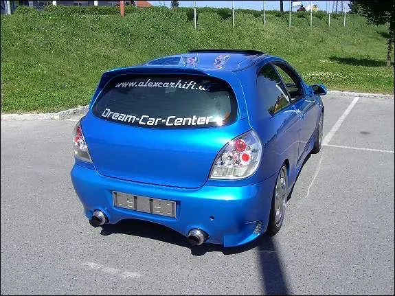 Nissan Almera 2000 photo 2