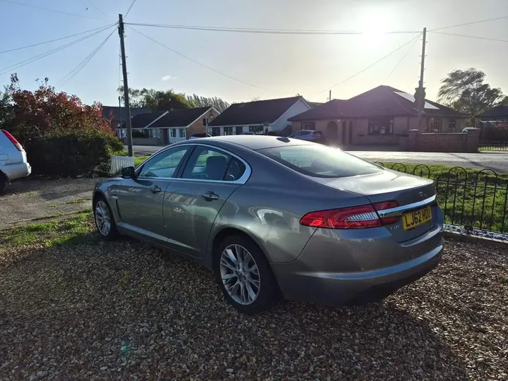 Jaguar Xf 2012 photo 3