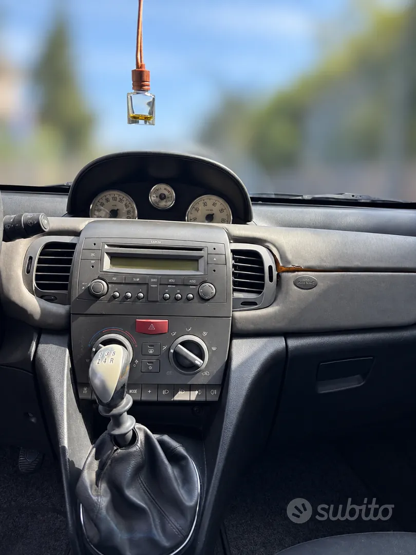 Lancia Ypsilon 2004 photo 3