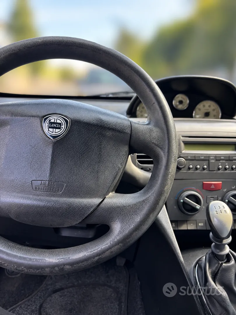 Lancia Ypsilon 2004 photo 2