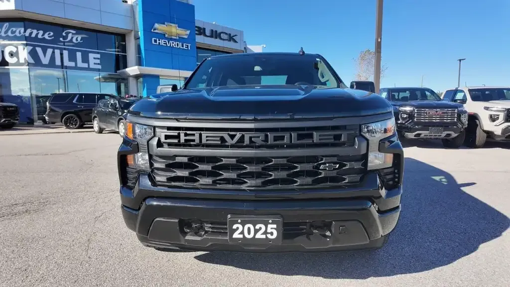 Chevrolet Silverado 1500 2025 photo 2