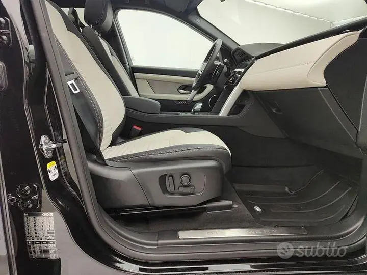 Land Rover Discovery Sport 2024 photo 4