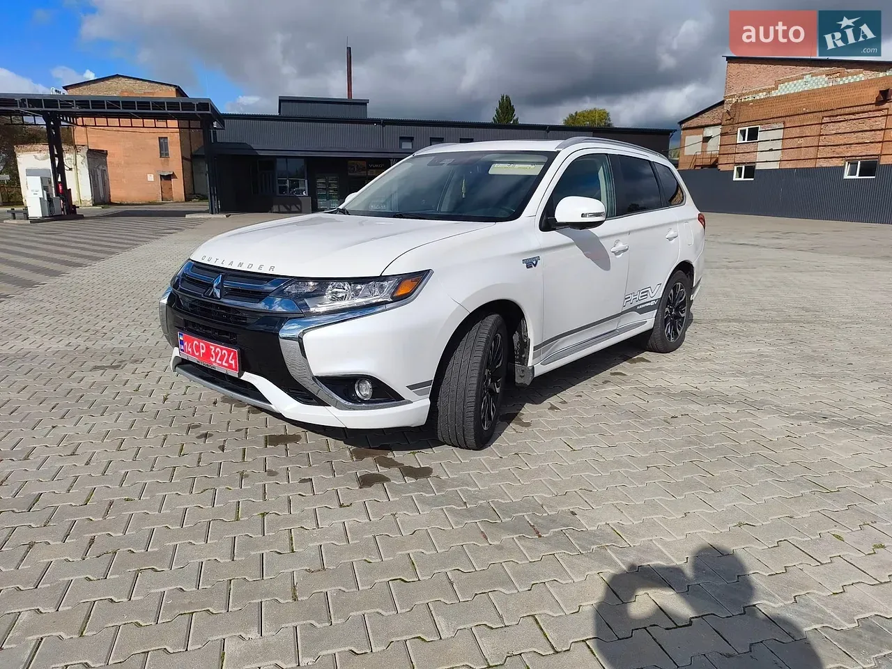 Mitsubishi Outlander 2018 photo 2