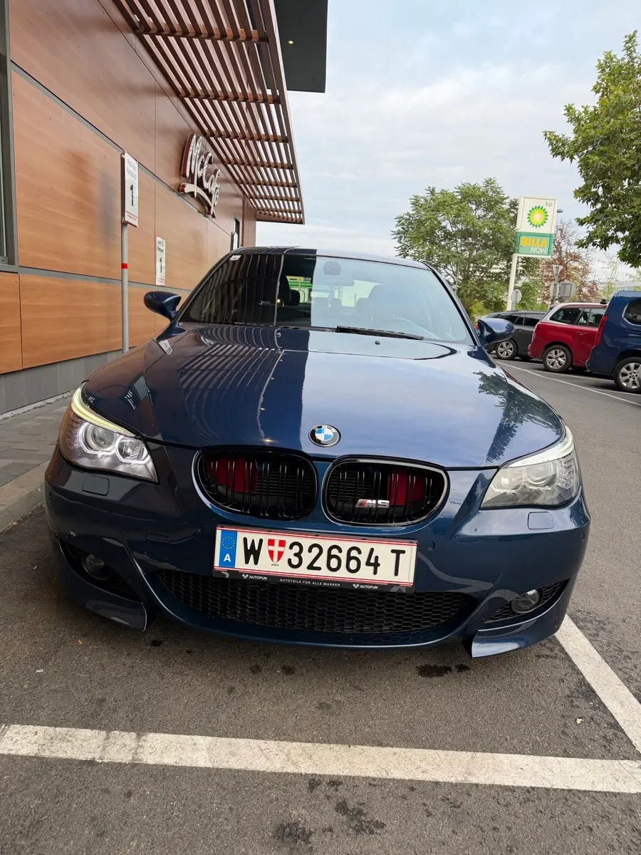 BMW 5 Series 2003 photo 2