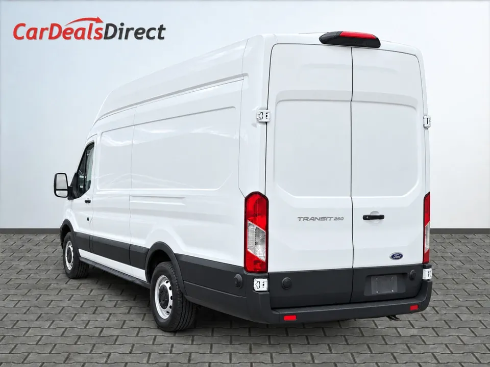 Ford Transit 2024 photo 5