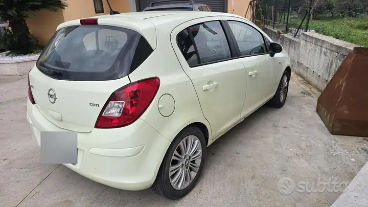 Opel Corsa 2011 photo 2